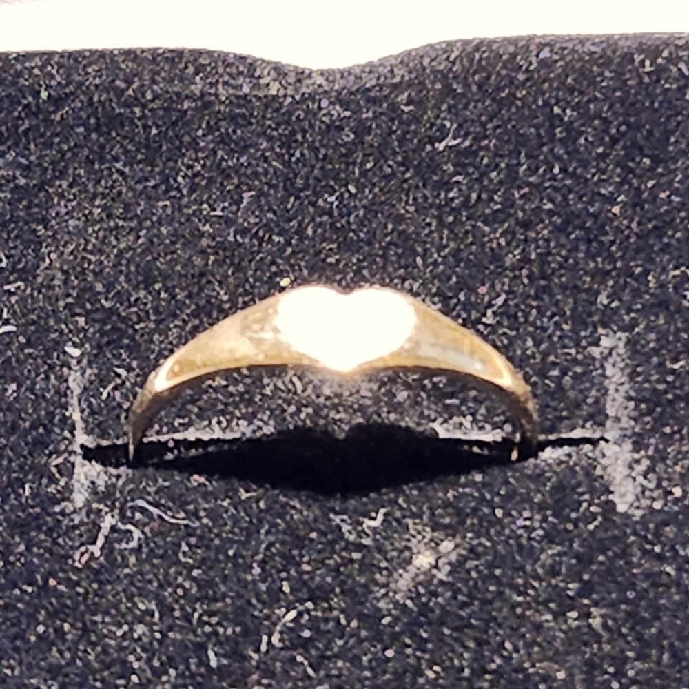 14kt yellow gold heart signet ring